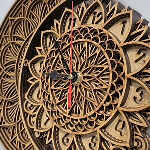 Ceas de perete mandala, model semilună